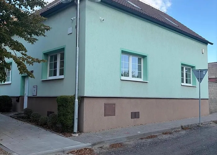 1kk Blizko Prahy 아파트 Zlonice